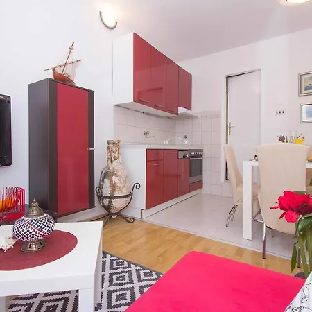 Red Valentino Apartment Split